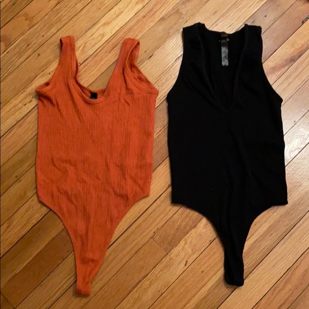 Set of bodysuits